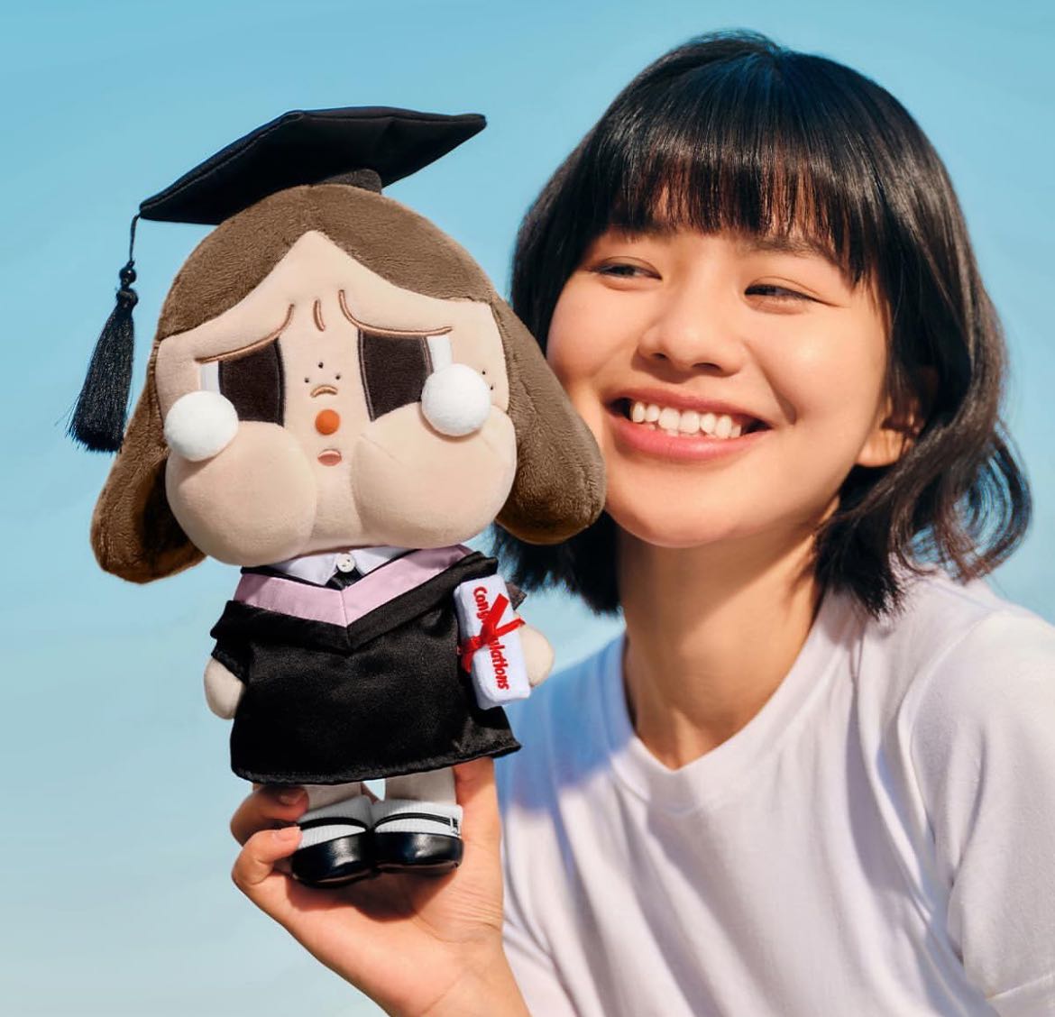 POP MART  CRYBABY Sunset Concert Series-Plush Doll  Size 32 x 22 x 14 cm; 550 g สินค้าอยู่ในกล่องค่ะ