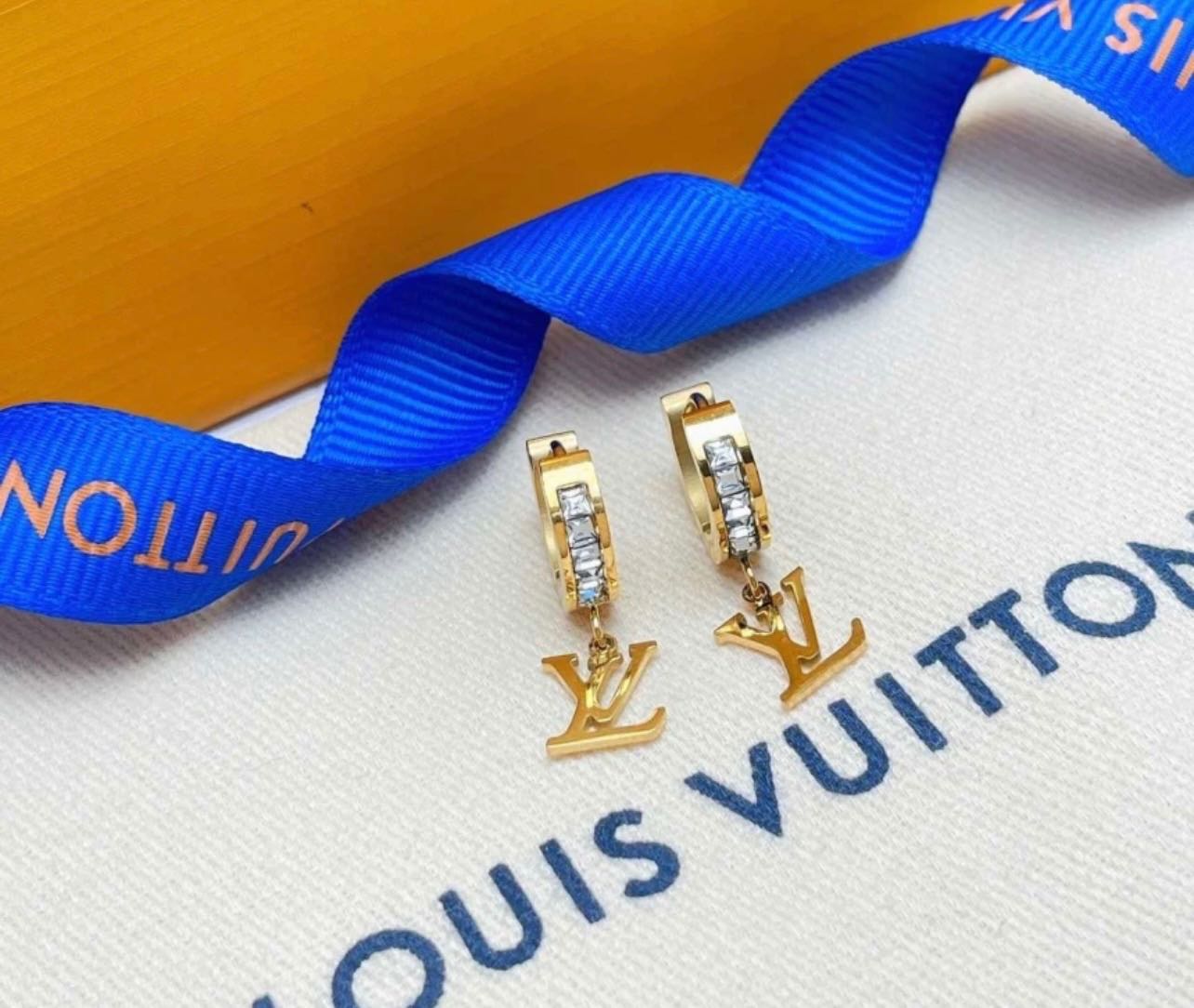 ต่างหู lv