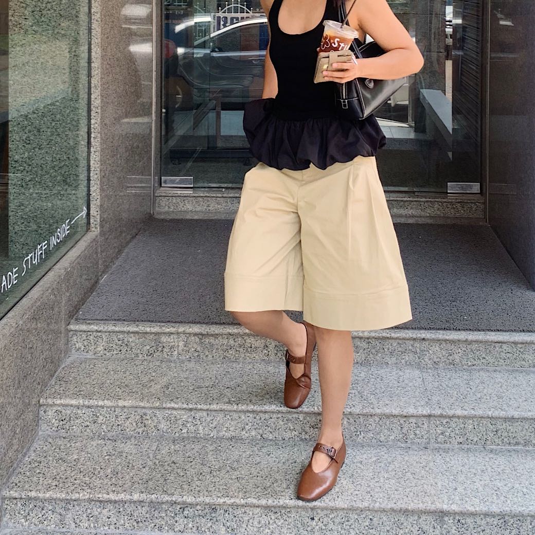Beige urban shorts