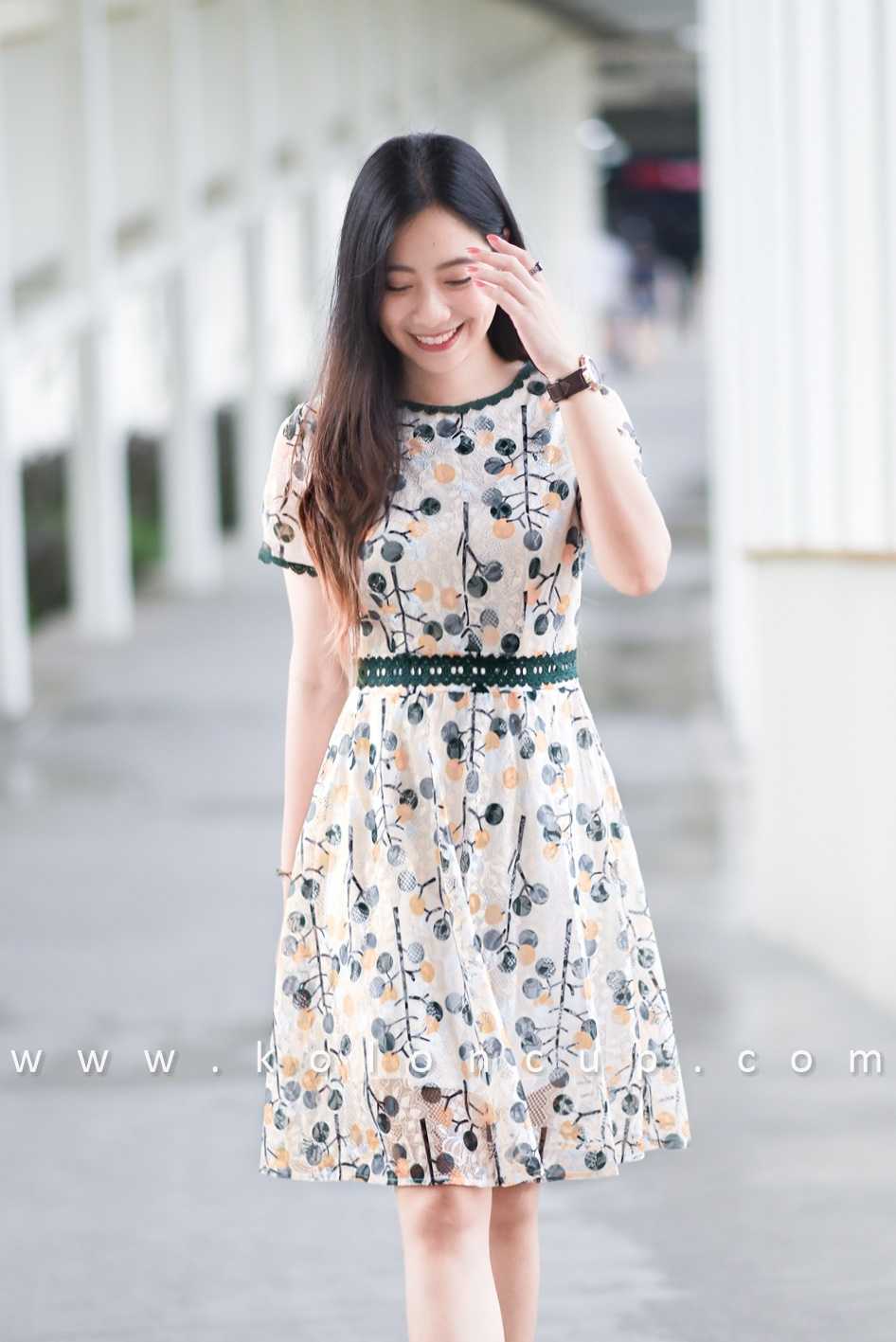 KolonCup  เดรสลูกไม้ครีมแต่งลูกไม้เขียวลายป่าวงกลม รหัส KL3129