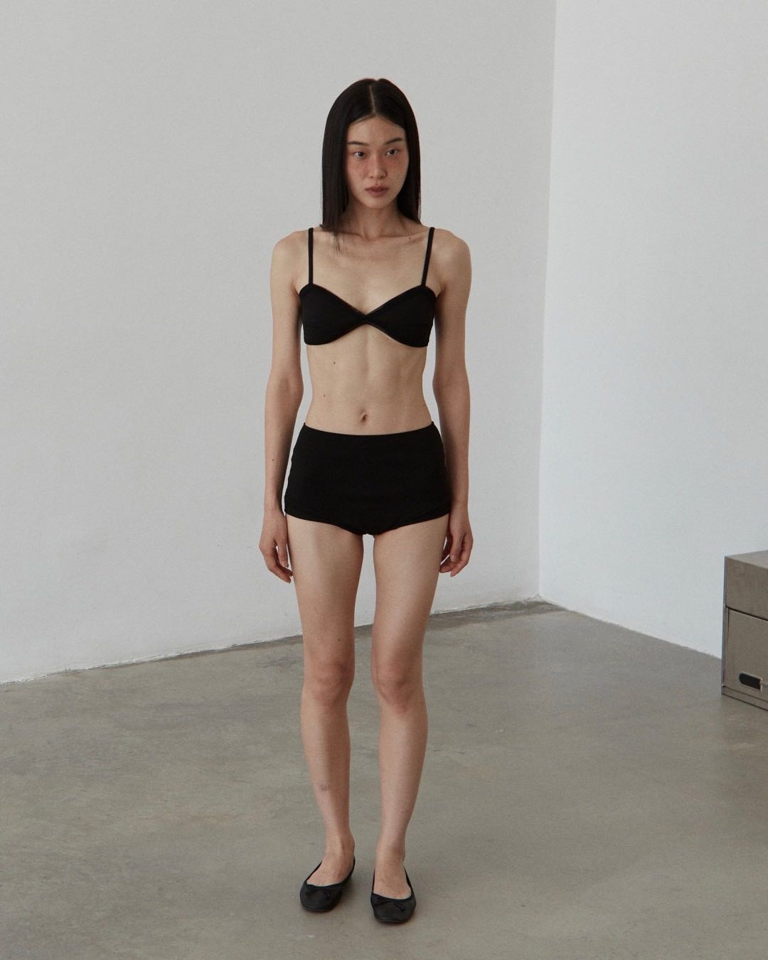 MISTYSTORAGE HUGGING BLACK BRA