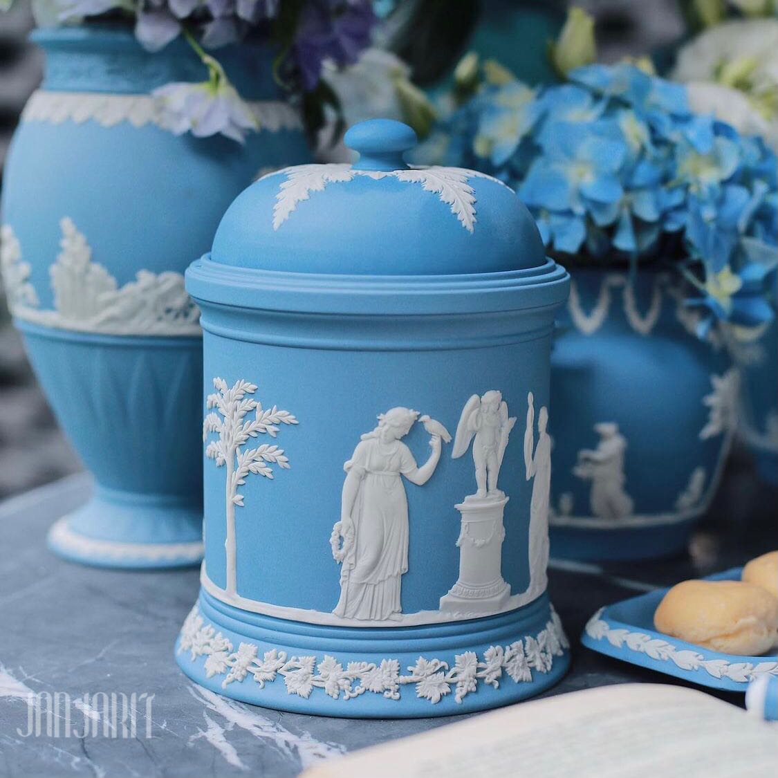 กระปุก Wedgwood Jasperware Humidor