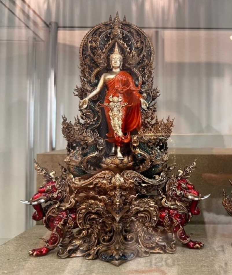 ผลงาน พระเปิดโลก รุ่นธาตุพนมนาคา ขนาด : บูชาความสูง 18 นิ้ว