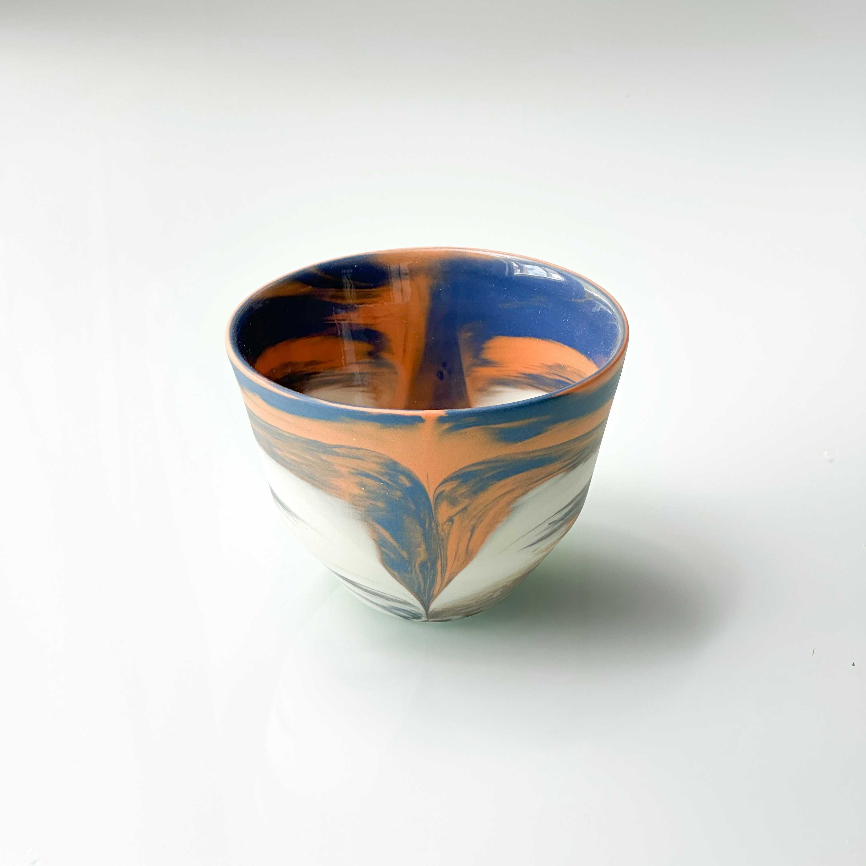 MK Studio Mix Wave Mix Blue Orange White Cup A2