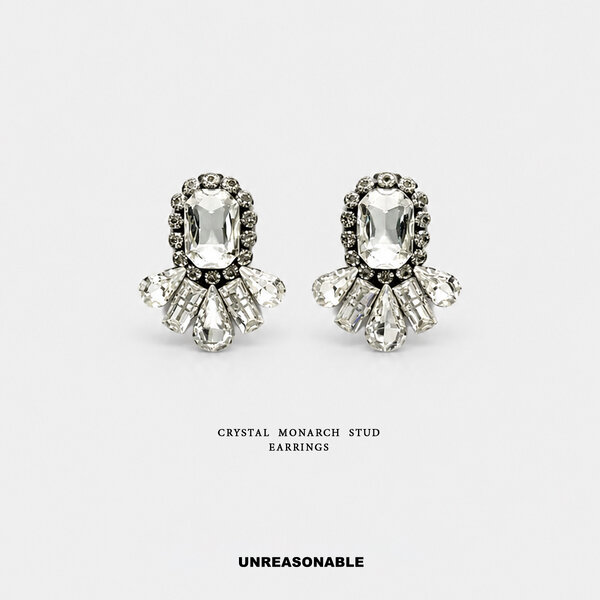 Crystal Monarch Stud Earrings สีขาว ต่างหูคลิป ต่างหูก้านเงินแท้ น้ำหนักเบา สวยใส่สบาย UA0554-01 ...