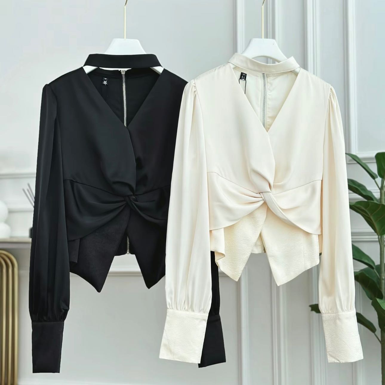 พร้อมส่ง‼️ GMG เสื้อแขนยาว ผ้า Silk Satin คอวี แต่งโชคเกอร์ที่คอ แต่งไขว้ด้านหน้า มีซิปด้านหลัง