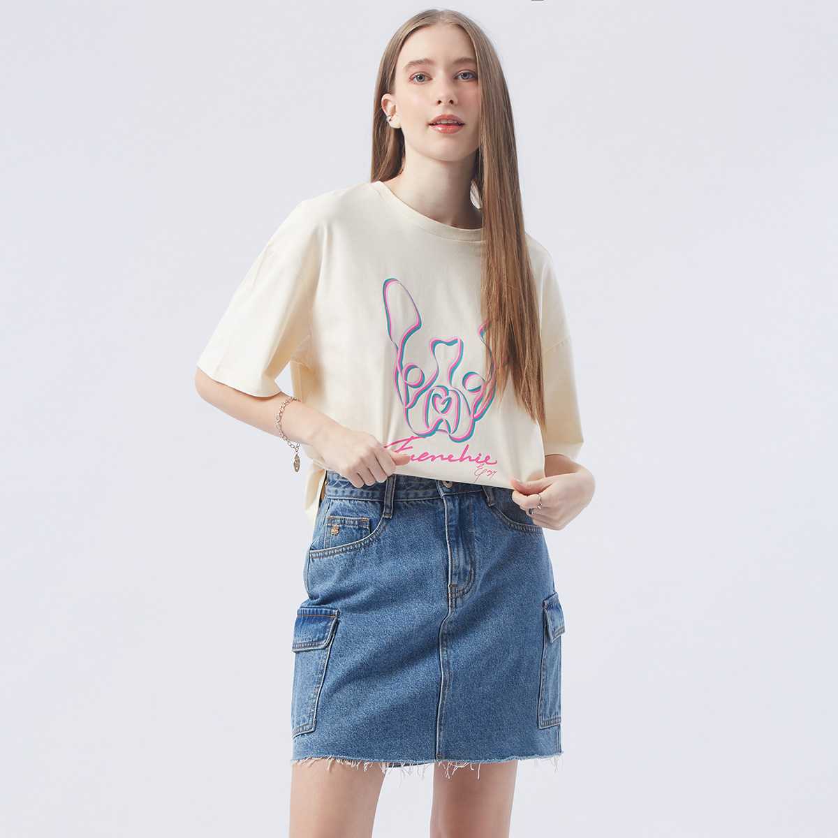 เสื้อทีเชิ้ตลายเฟรนช์ชี่ อีซี่ ทรงโอเวอร์ไซส์ | Oversized Frenchie Eazy Print Tee Shirt | 06248