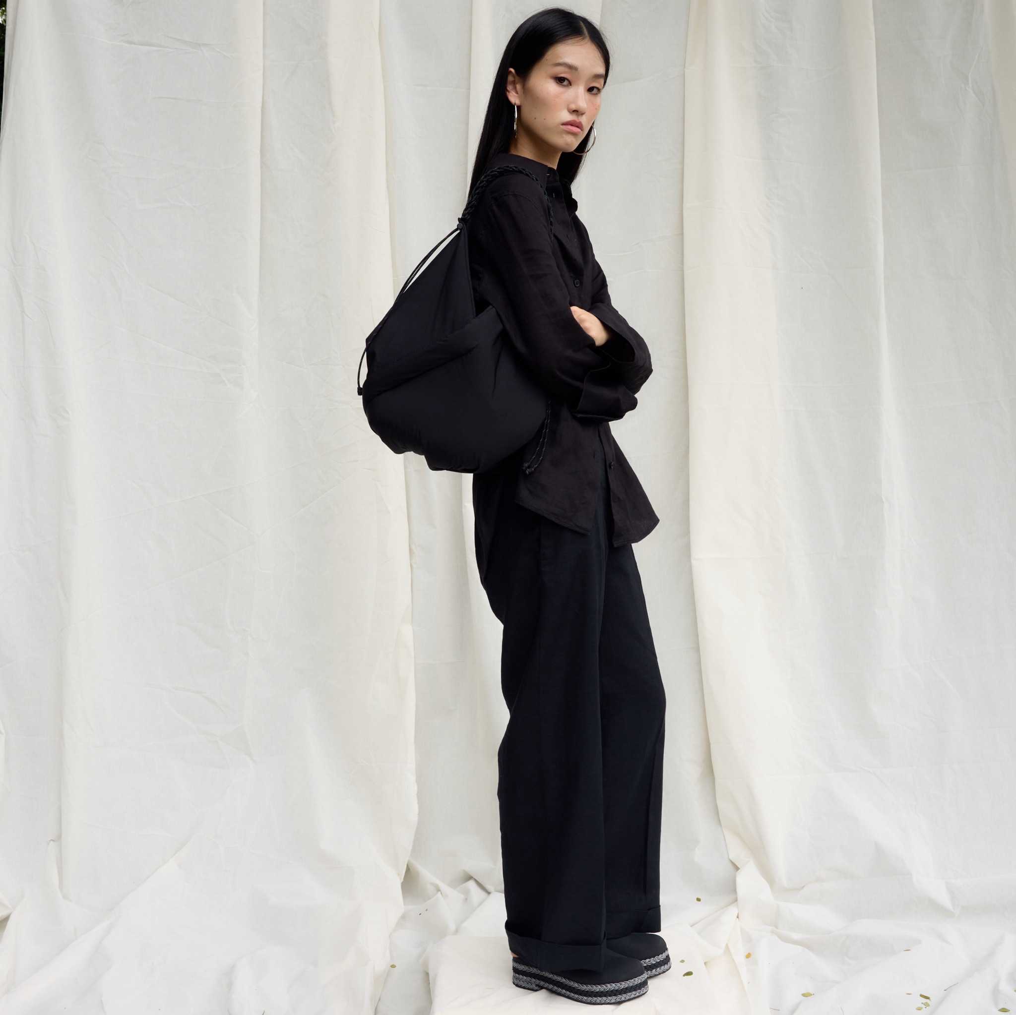 Lian Hua [Lotus] - Black