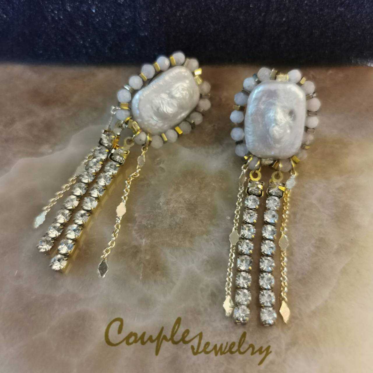 Couple jewelry ต่างหู มุกบาร็อคทรงเหลี่ยมยาวล้อมหินมูนสโตน เพชรCZ