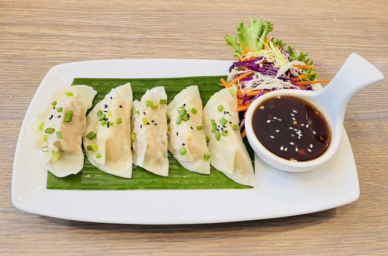 เกี๊ยวอกไก่สับ ​ซอสซีอิ้วหวาน / Chicken Damping