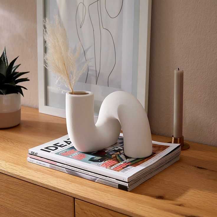 Twist ceramic vase : แจกันเซรามิค สไตล์โมเดิร์นมินิมอล