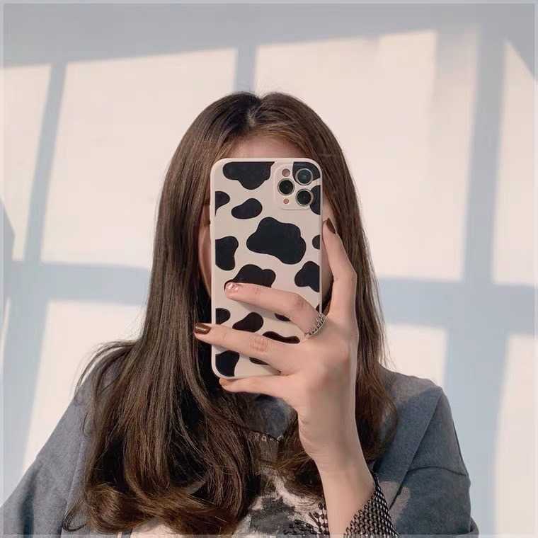 ♡ เคส iPhone : ยางนิ่มลายวัวขาวดำ