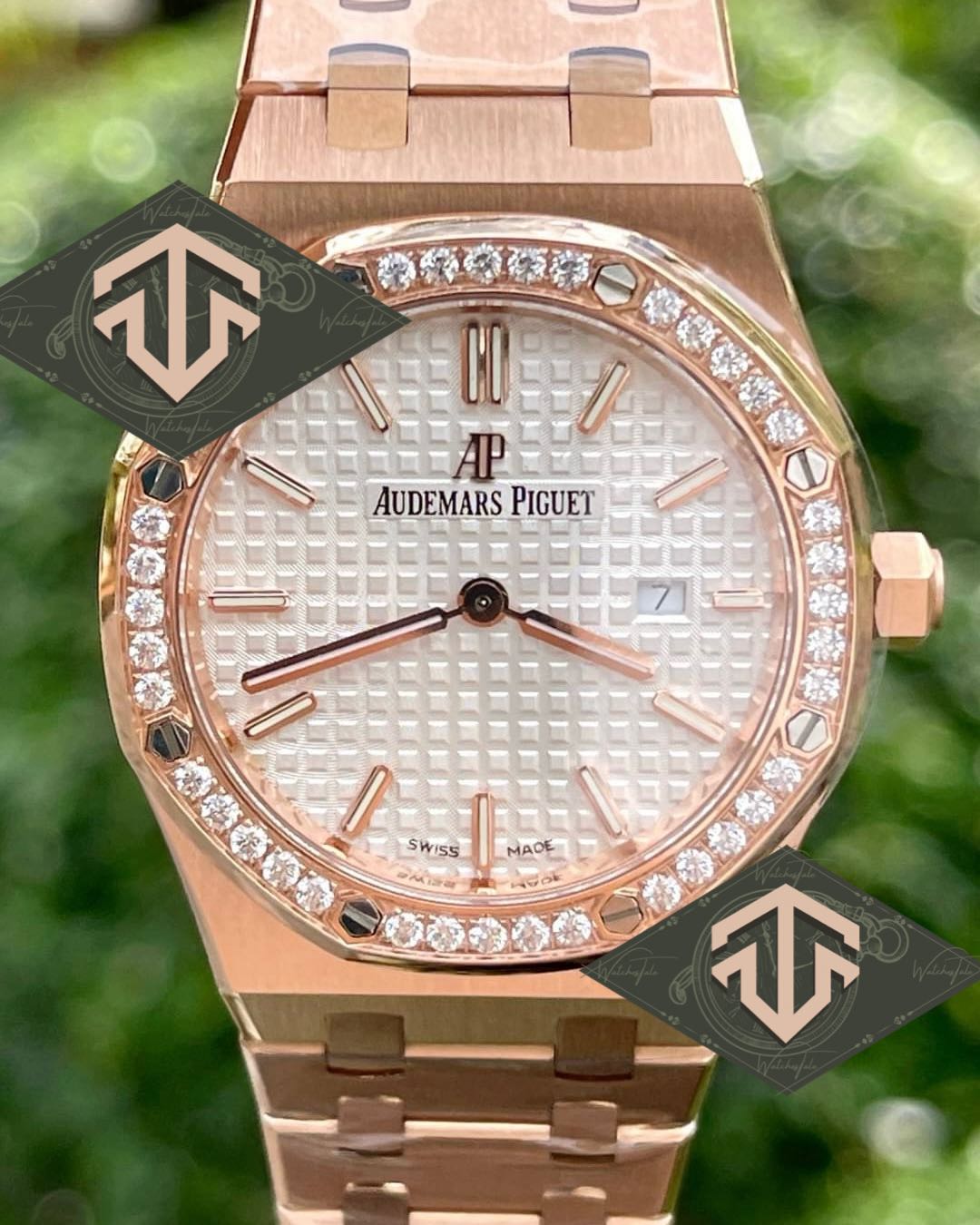 Audemars Piguet AP Ladies Royal Oak 33mm. Ref.67651OR.ZZ.1261OR.01 Quartz
