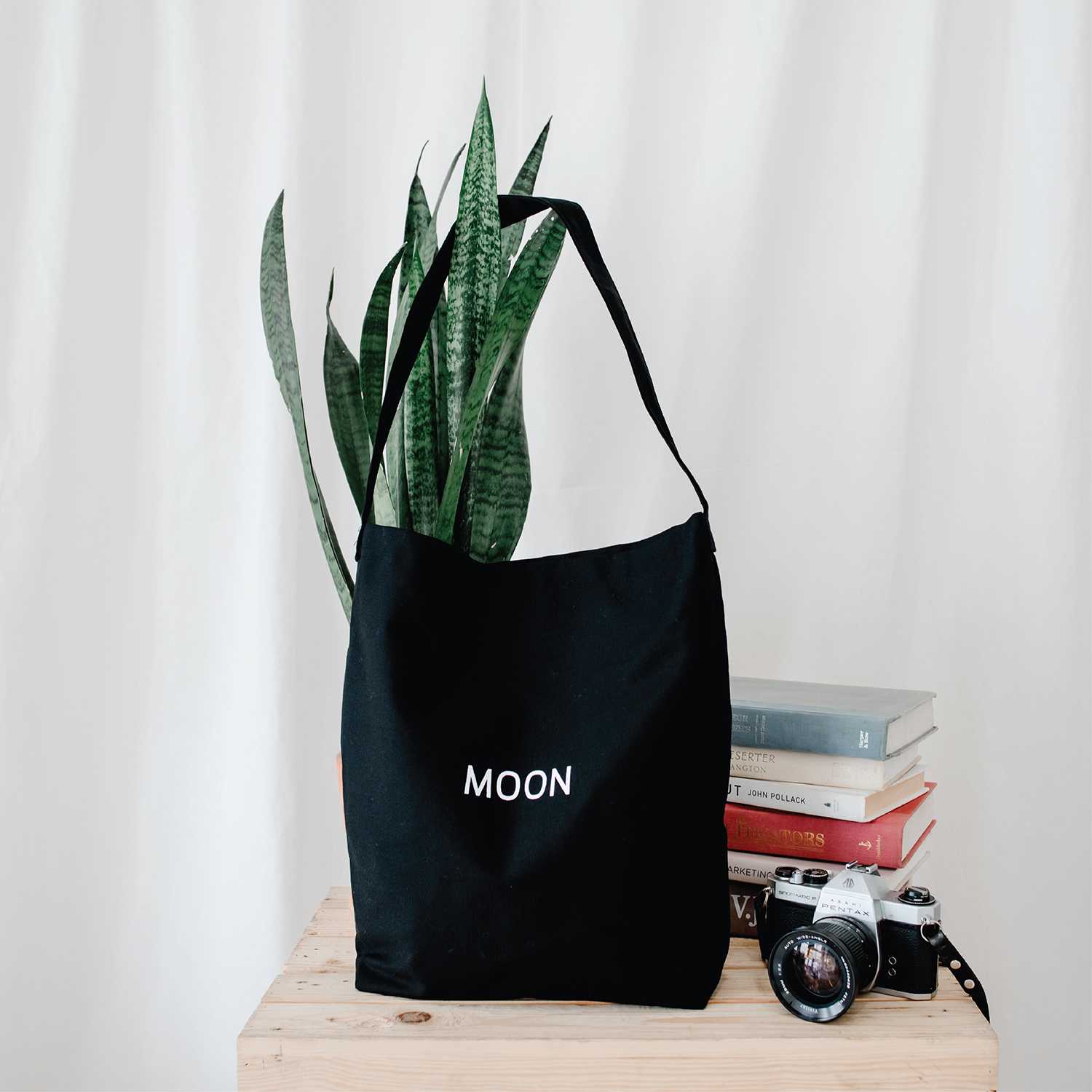 กระเป๋าผ้า MOON (Species Easy Bag)