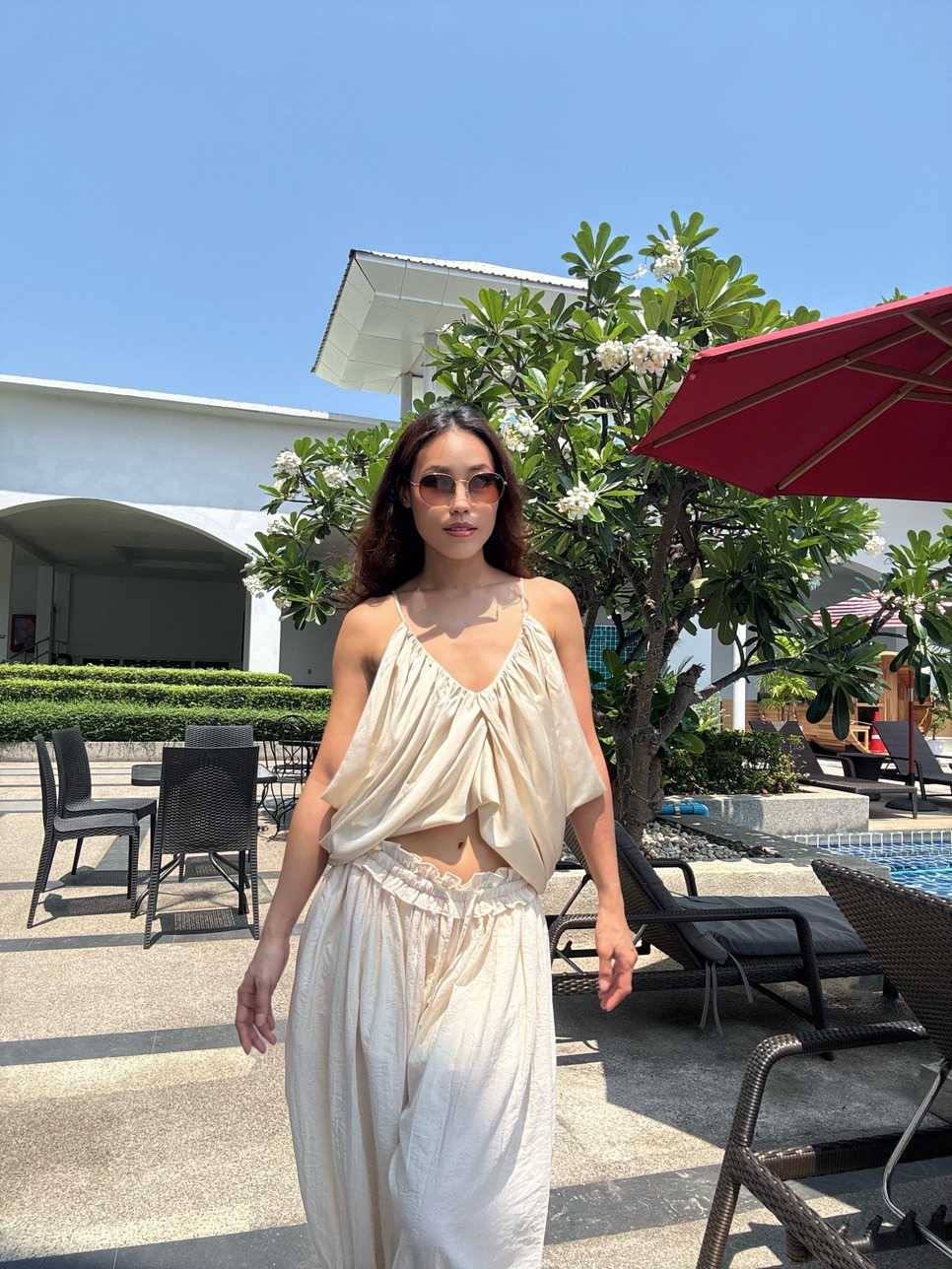 Gwen Top เสื้อสายเดี่ยวคอวี ผ้าซาติน มี 4 สี