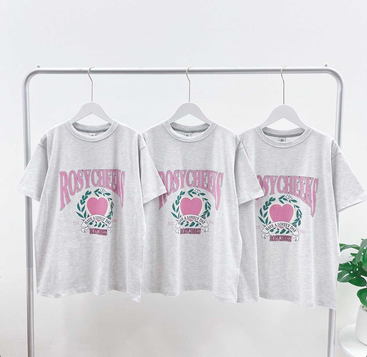 Ronron Rosy Cheeks Heart Basic T-Shirt (Heather)