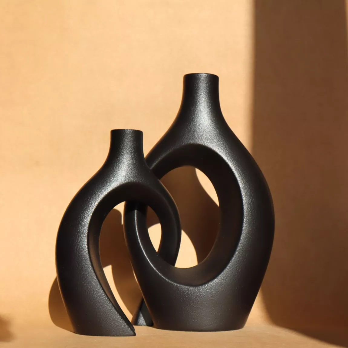 Minimalism ceramic vases ( Large )( Black ) : แจกันเซรามิคคู่ สไตล์โมเดิร์นมินิมอล