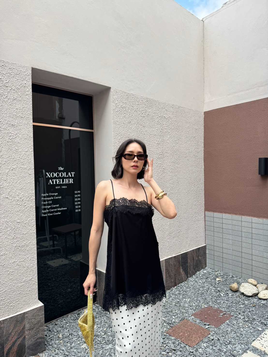 Mario Top เสื้อสายเดี่ยวซาตินแต่งลูกไม้ ทรงโอเวอร์ไซส์นิดๆ มี 4 สี