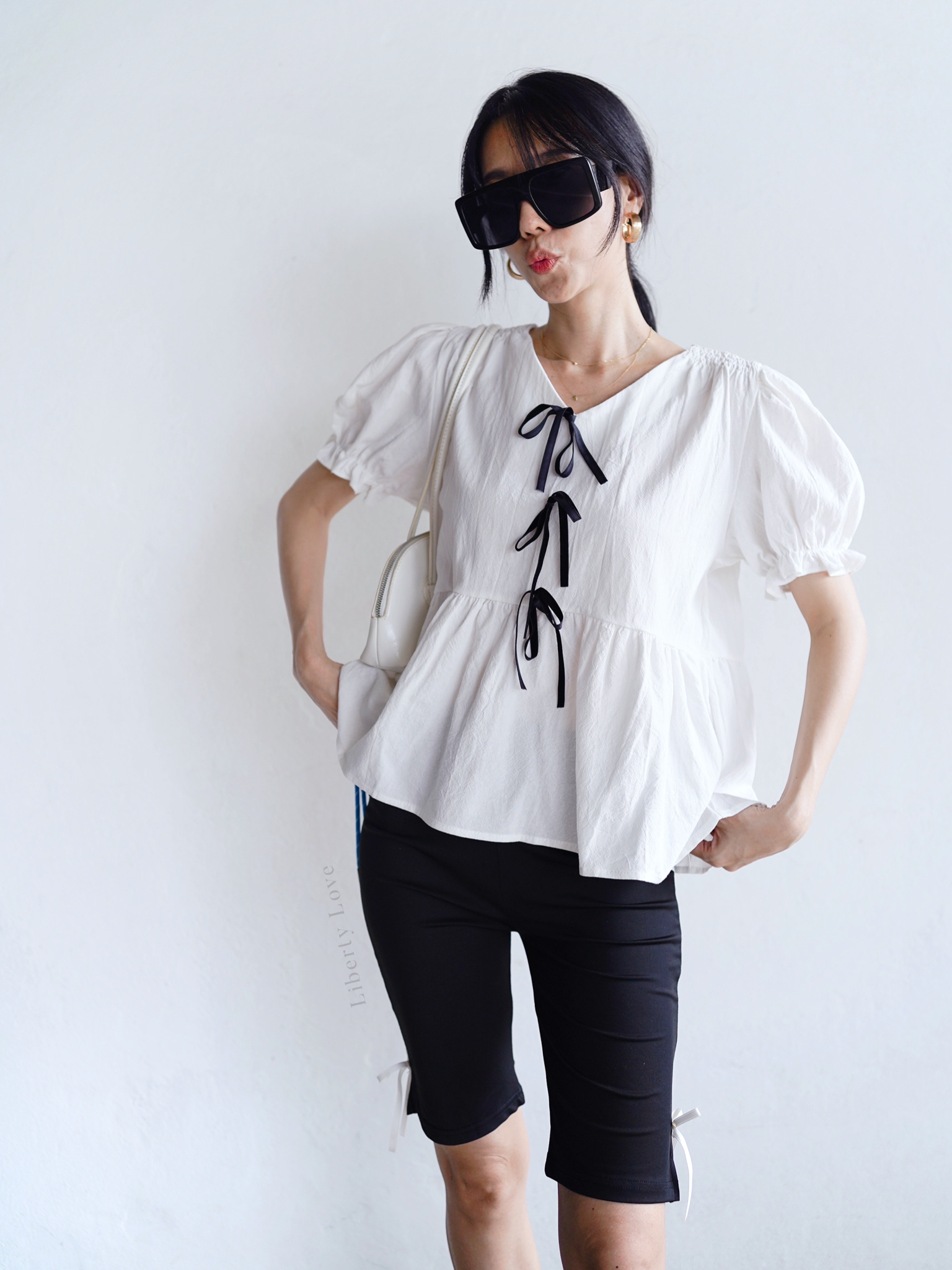 5086#2 white doll sleeves with black bow top