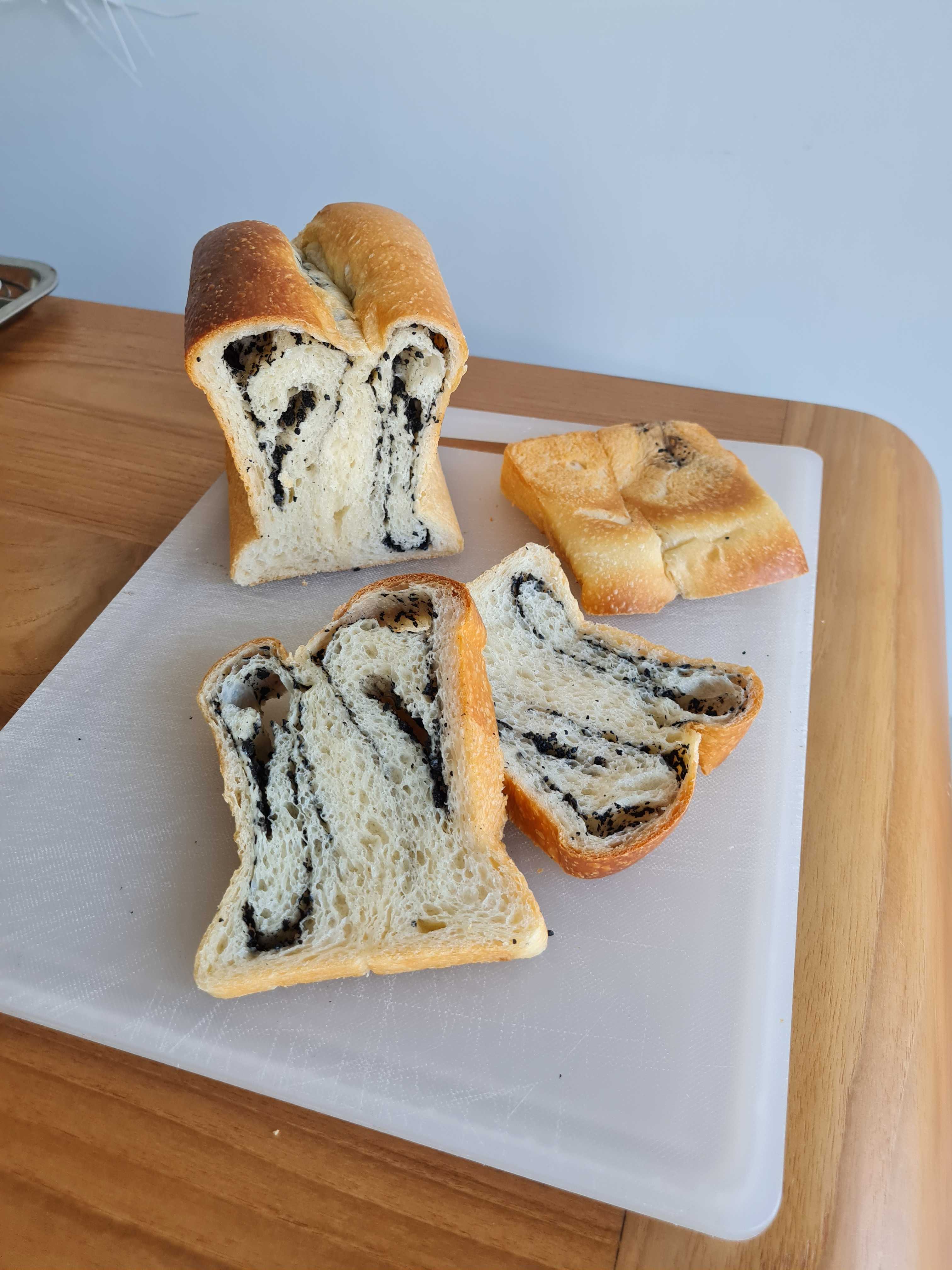 แบล๊คทรัฟเฟิล ซาวโดว์บริยอช 🍄| Black Truffle & Cheese - Sourdough Brioche