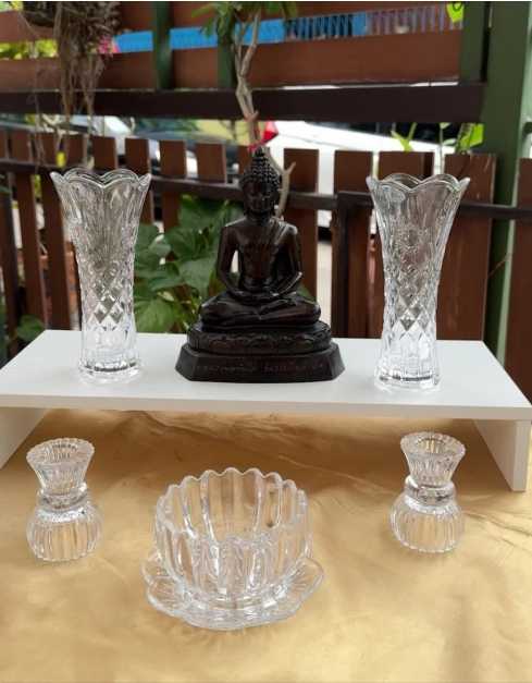 ชุดบูชาพระ (ลายร่อง)