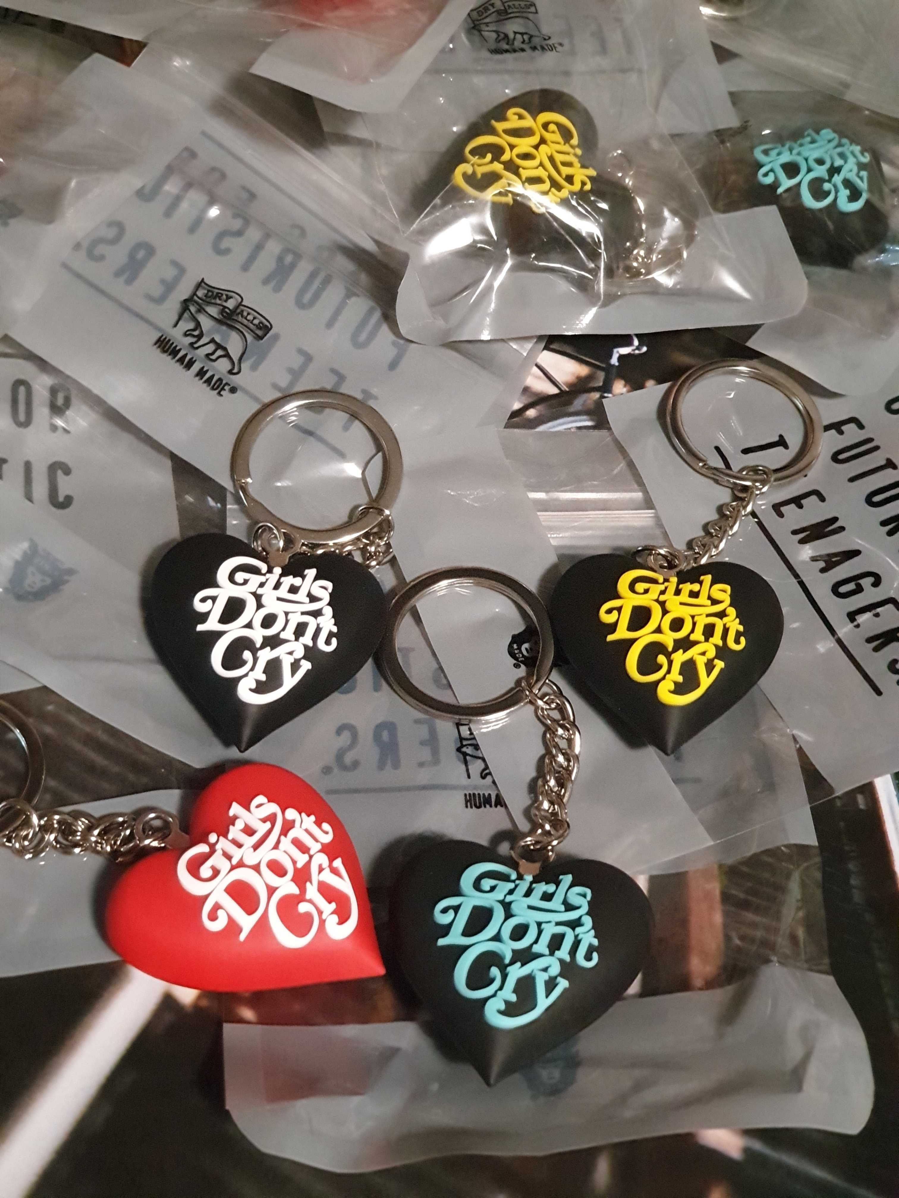 (สินค้าพร้อมส่ง) Humanmade x GDC heart keyring pvc