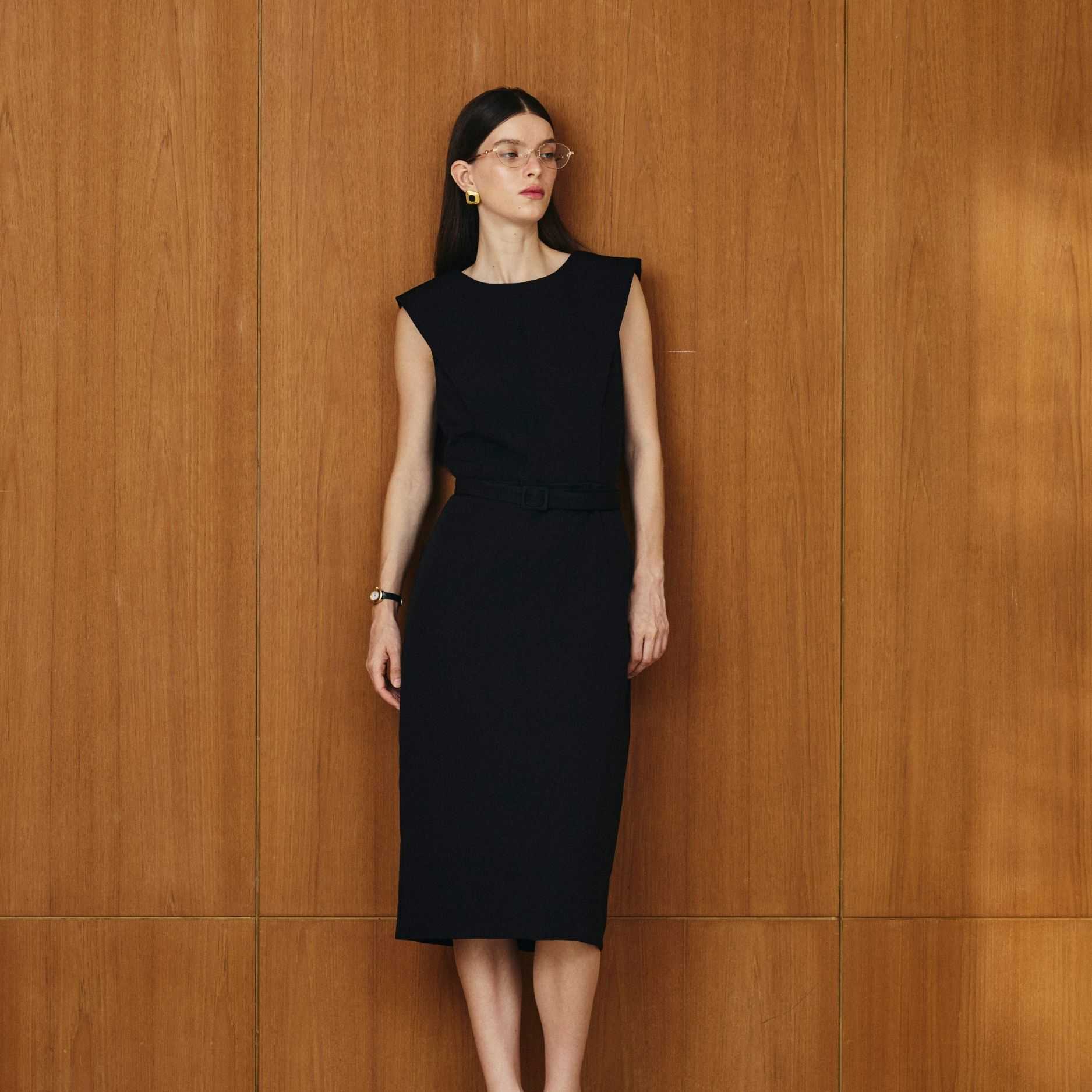 MAVE เดรส รุ่น Column slit สี BLACK