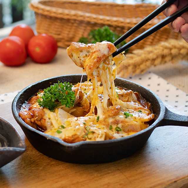 Hot Chicken Topokki with Cheese