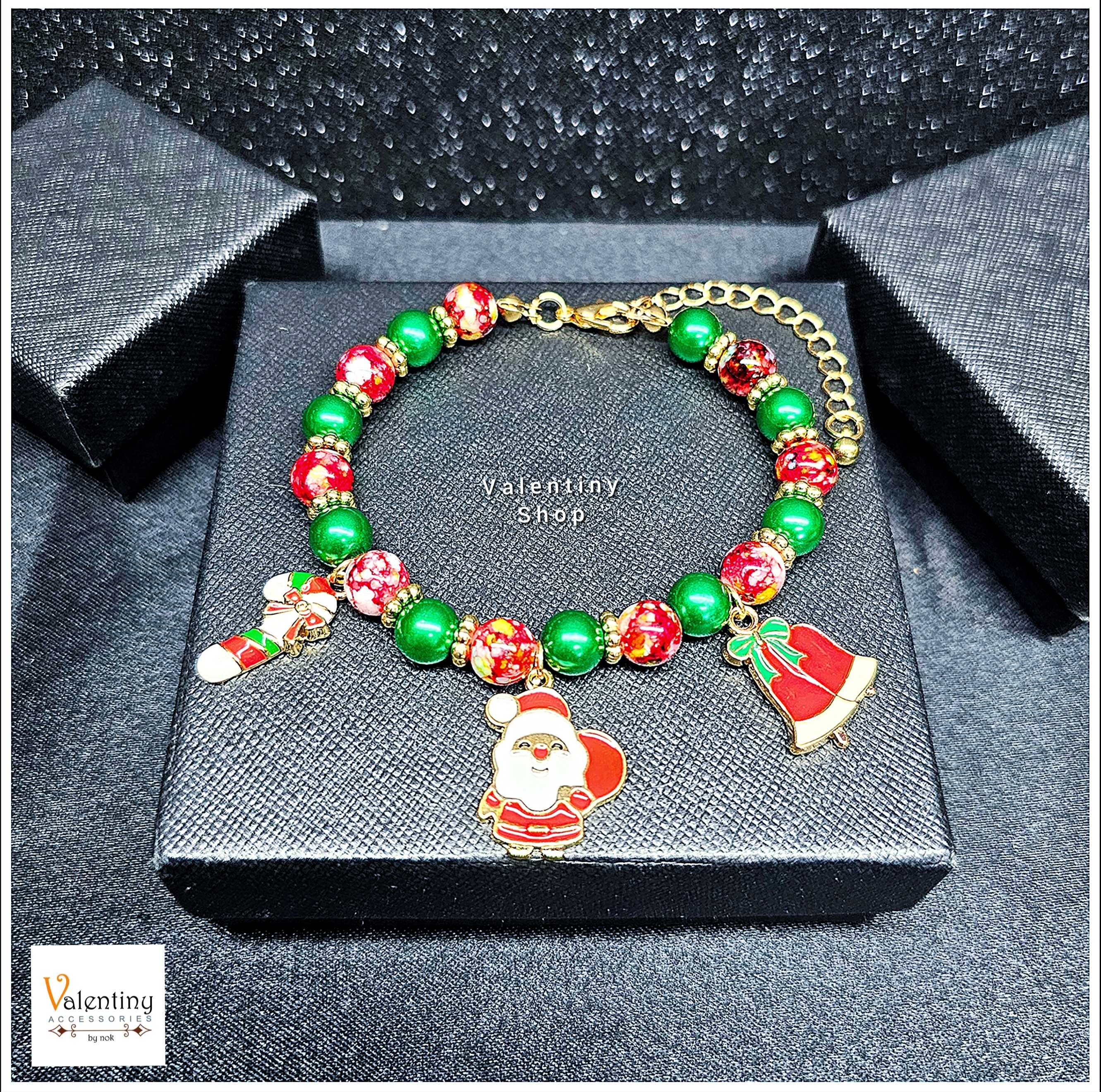 ERN098 สร้อยข้อมือ คอลเล็กชั่นคริสต์มาส งานสร้อยข้อมือลูกปัดสีแดงเขียวห้อยจี้ซานต้าน่ารักตัวเรือนสีท