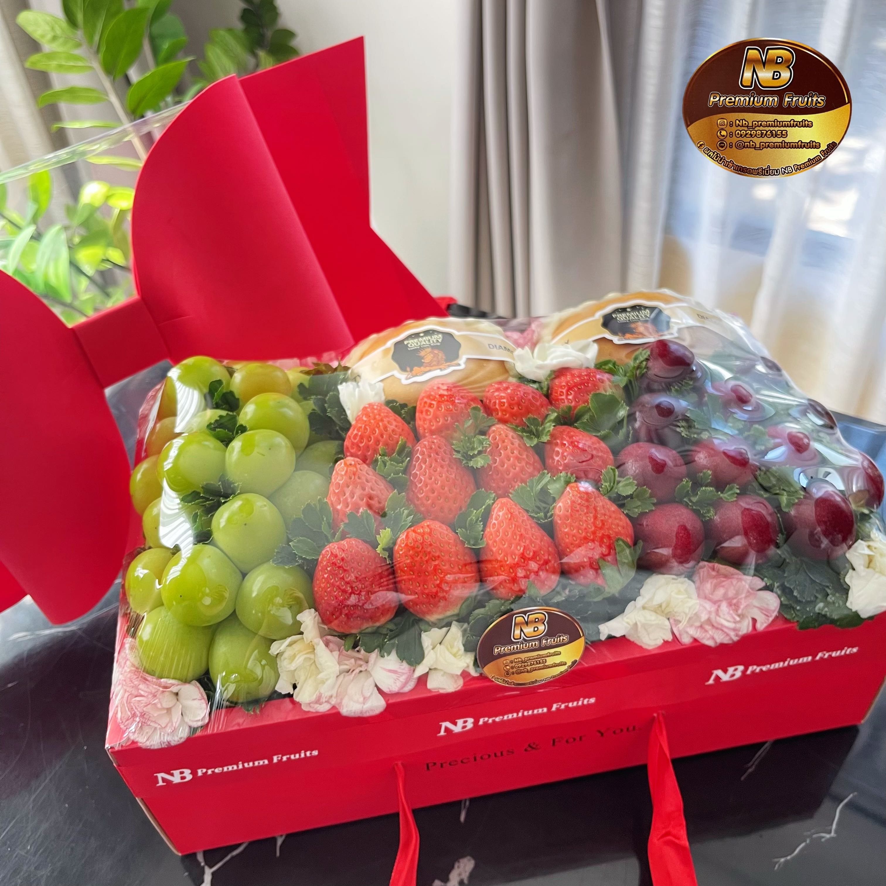 GIFT BOX องุ่น สาลี่ เชอร์รี่  สตรอว์
