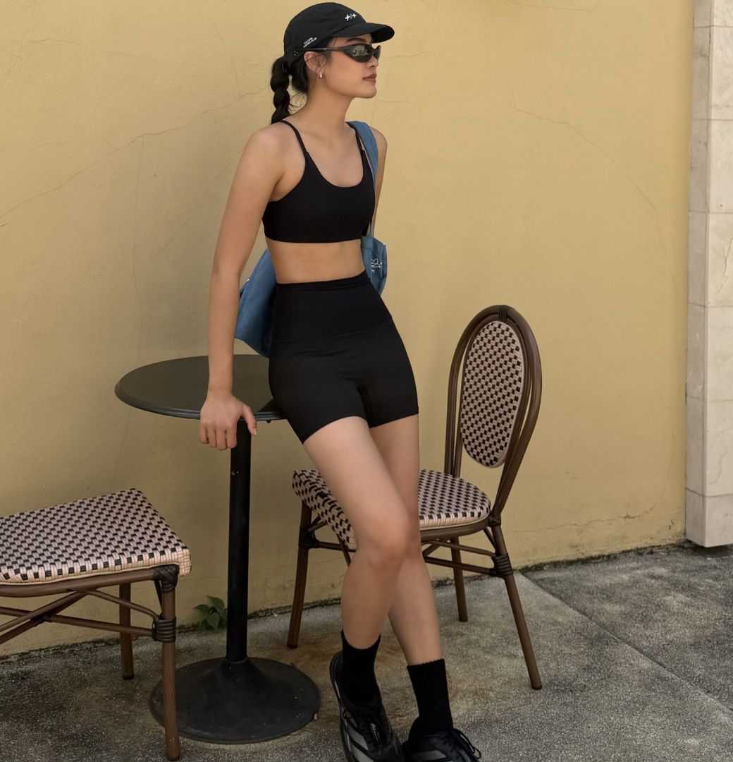 [Birtive รุ่น Rib Fabric] Bra, Biker Shorts (ขาสั้น 2 ส่วน), Crop Jacket สี Black ผ้าร่องลื่น