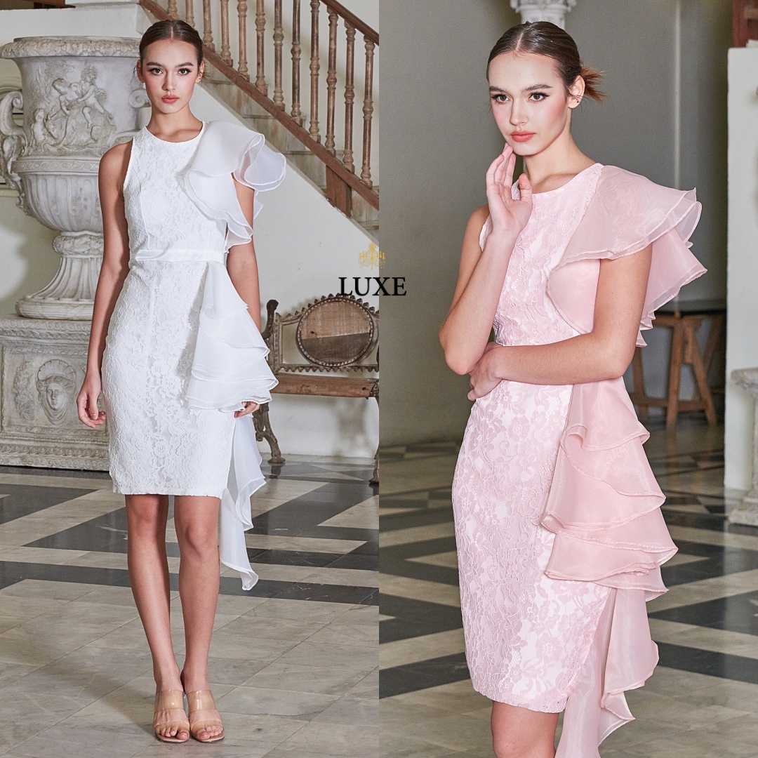 1927Showroomเดรสกล้ามคอกลมแขนกุดทรงสอบเข้ารูป ใช้ผ้าลูกไม้เกรดพรีเมี่ยมทอลายในตัว