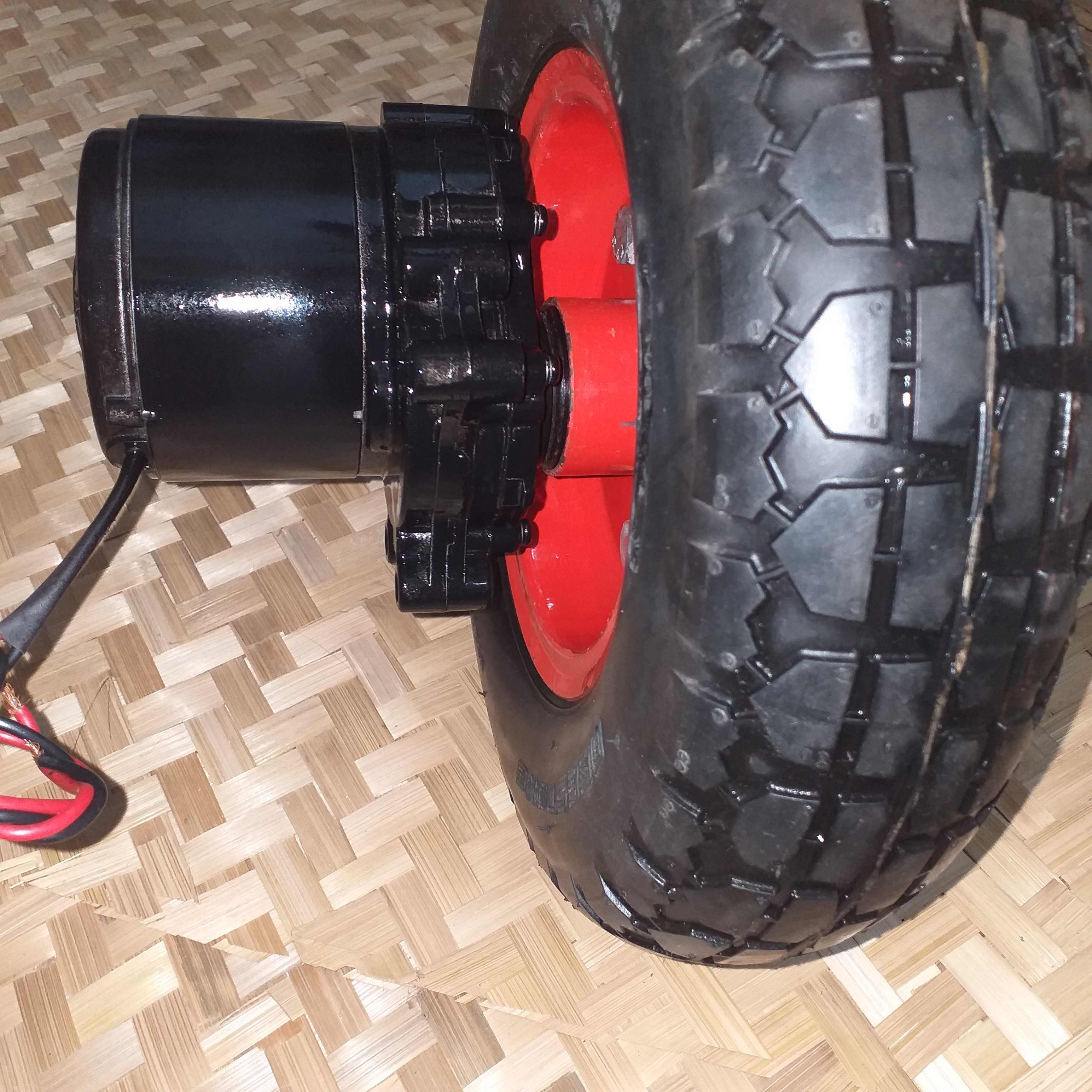 7.0K#12MG2415-0083# 250W 24V80รอบ+ดุม+ล้อ 12นิ้ว มอเตอร์เกียร์ รอบใช้ ทำรถ วิทยุบังคับ รีโมท