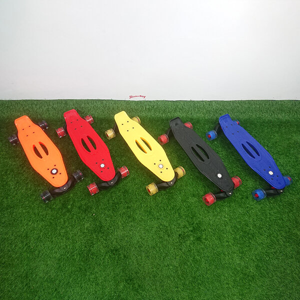 0401 สเก็ตบอร์ดเด็ก 6ขวบ ไม่มีคว่ำ ฝึกทรงตัว ล้อมีไฟวิบวับ ขนาด 54cm