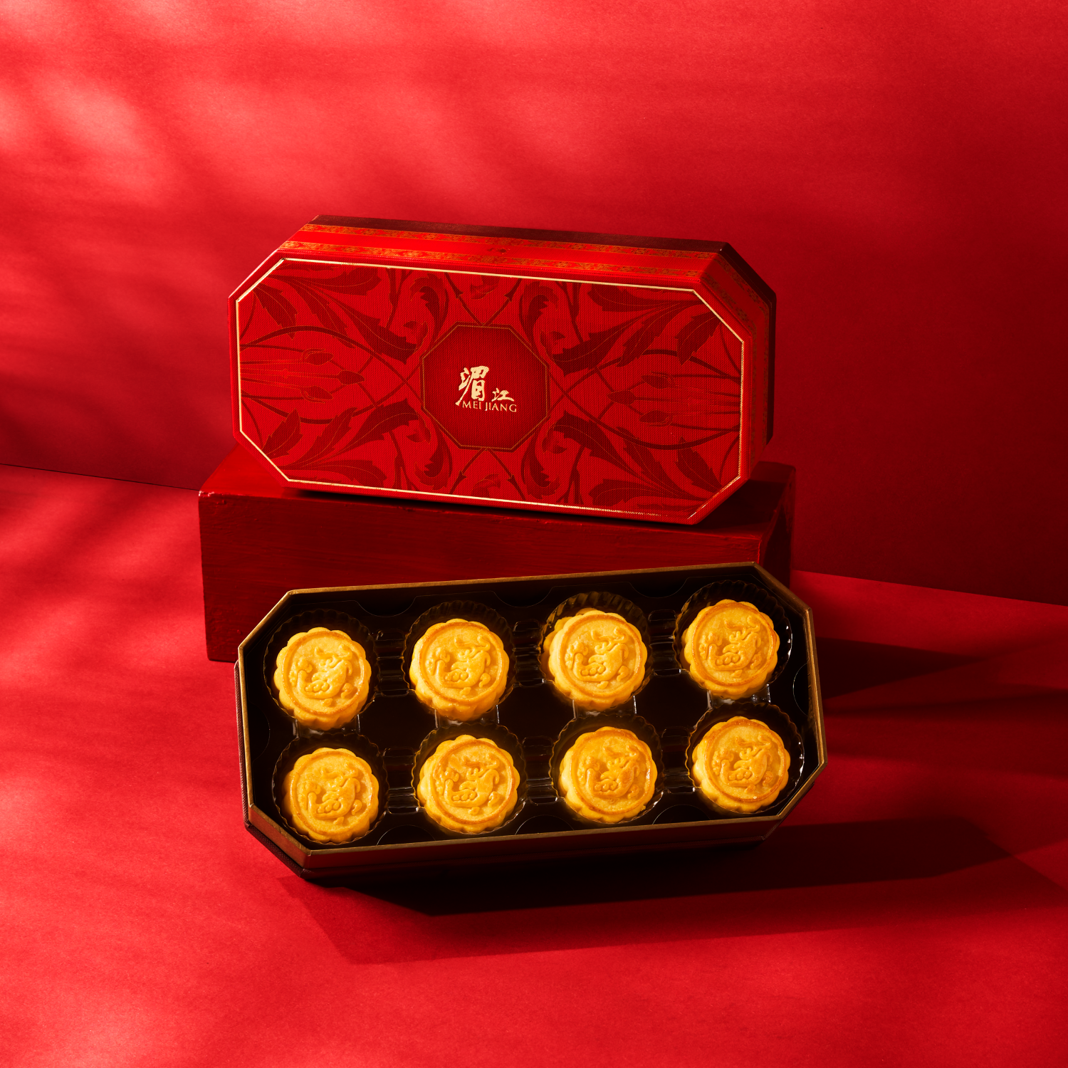 Egg Custard Mooncake 8 pieces box (กล่อง 8 ชิ้น)