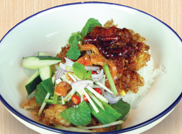ข้าวยำไข่ดาวกุ้งกรอบ