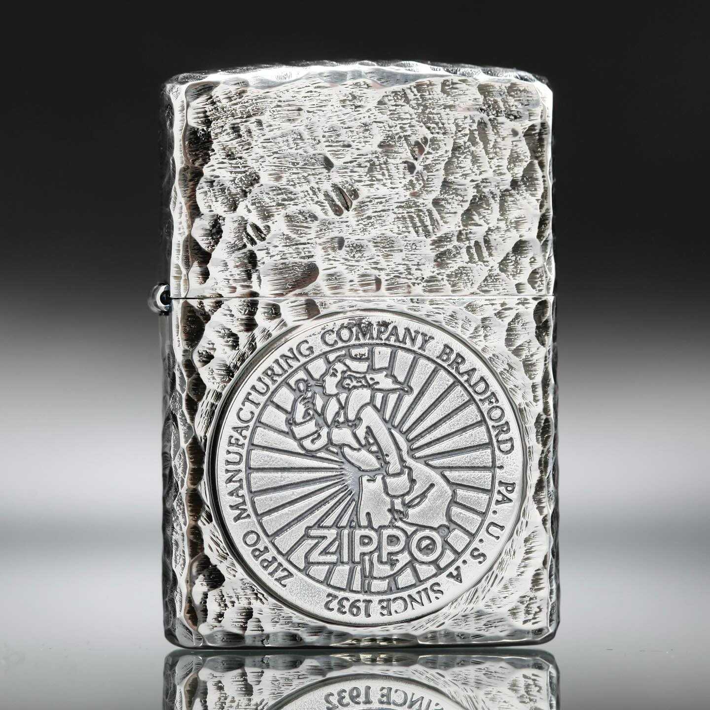 Zippo ไฟแช็กรุ่น ZJP0117 Hammertone Windy Emblem (สีเงิน)