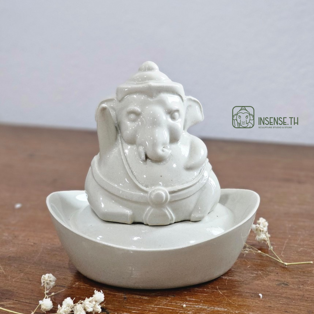 พระพิฆเนศ 2 กร สวมเครื่องทรง ประทับบนฐานทอง สีขาว ✨️💰- 2 hands Ceramic Ganesha.