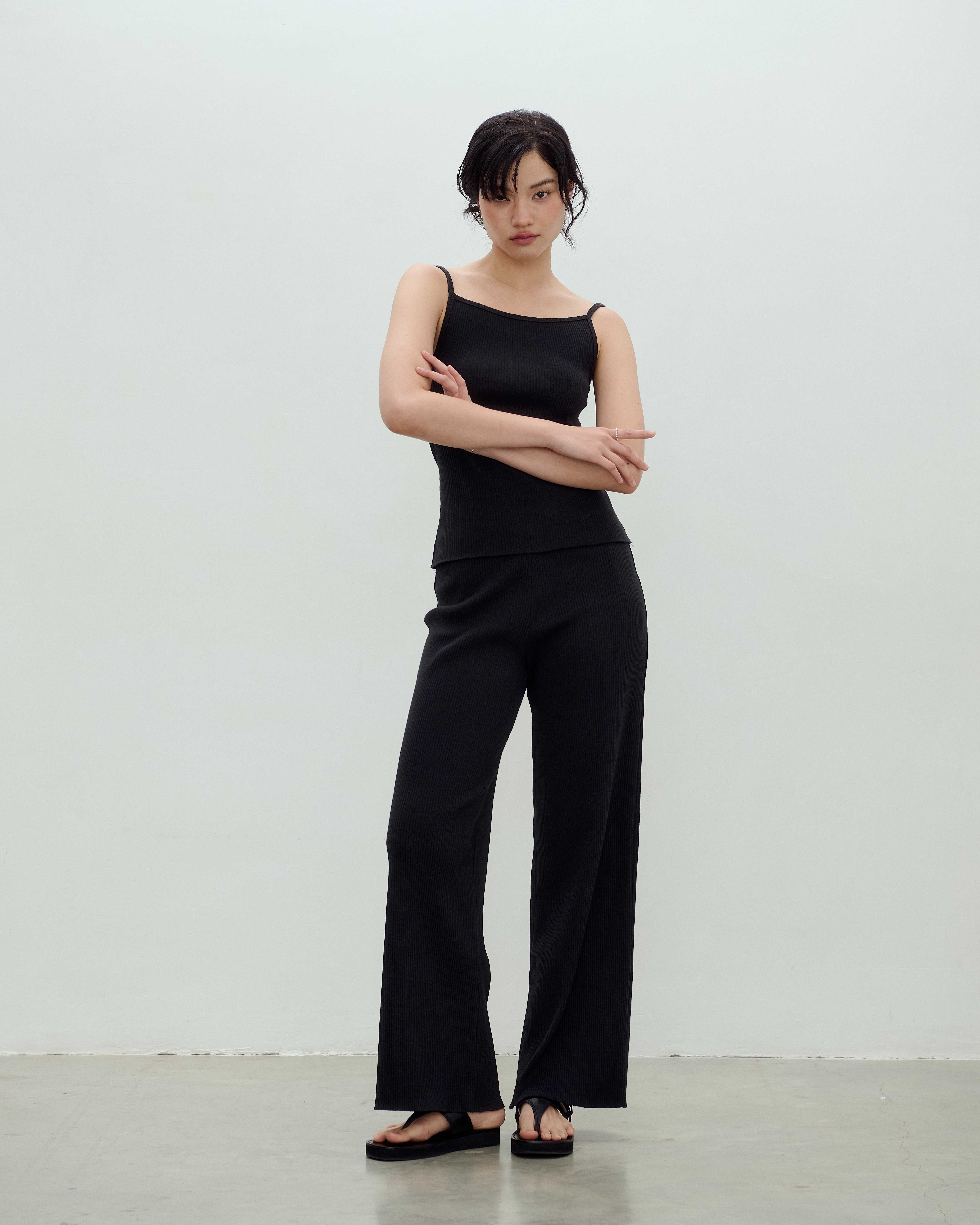 H.043 - ALAIA  Raw Edge Ribbed Pants - Black
