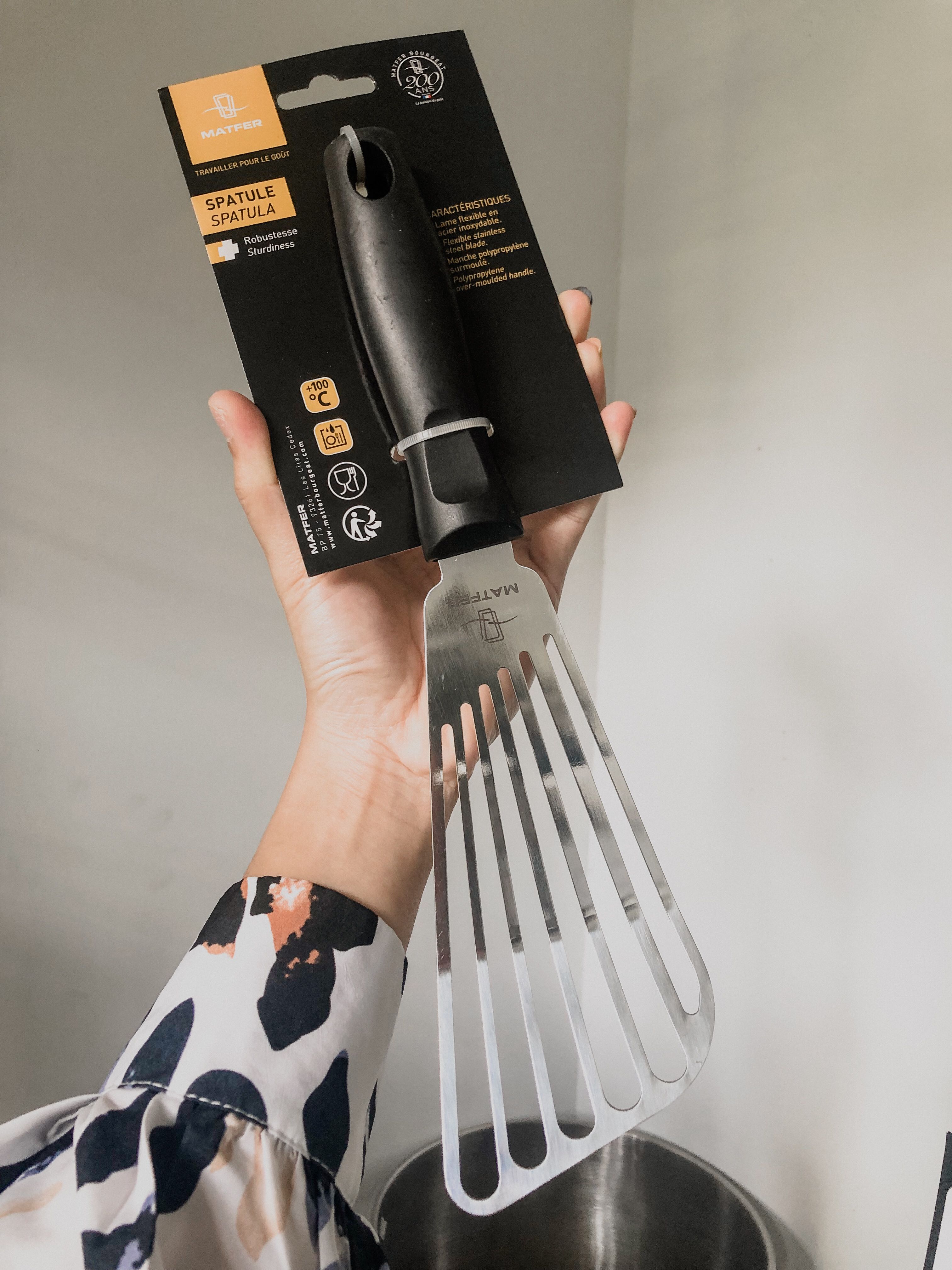 072045 FLEXIBLE SPATULA 80x163MM-SLOTTED