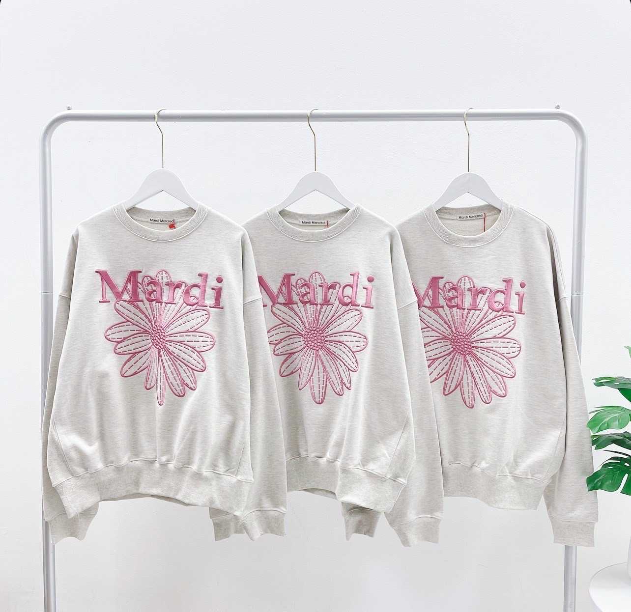 Mardi NEEDLEWORK Sweatshirt (OATMEAL PINK)