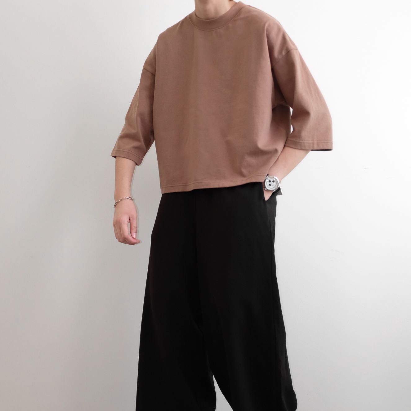 STUDIO CLIP • Crew Neck Cropped Cotton Oversized Tees