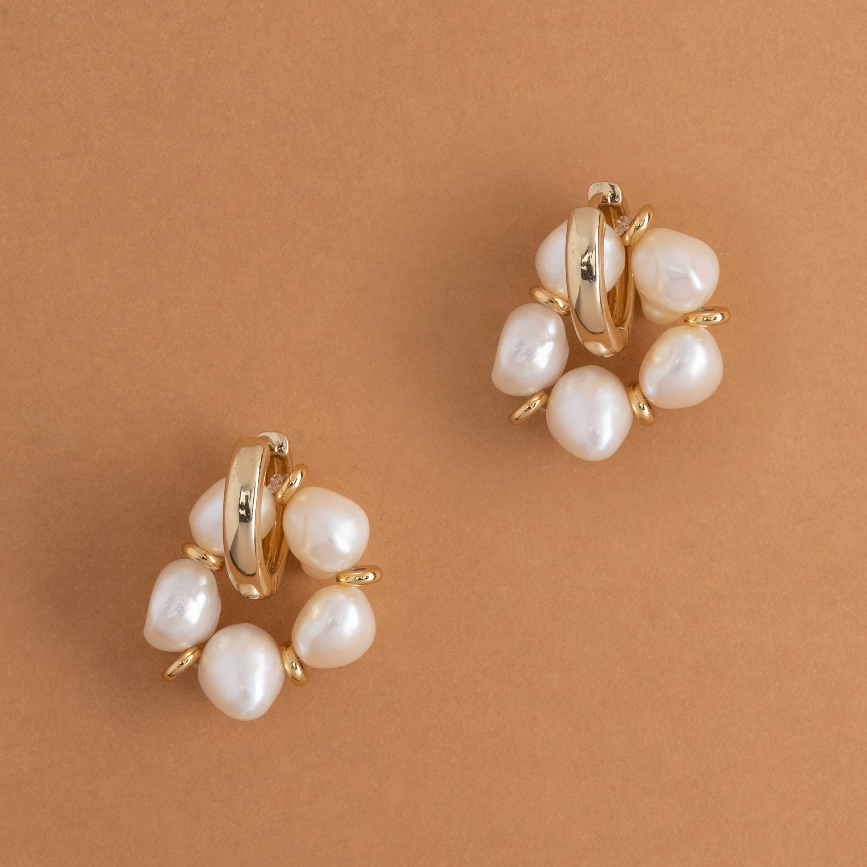 HAMMERED RHODIUM WHITE PEARL DROP EARRINGS