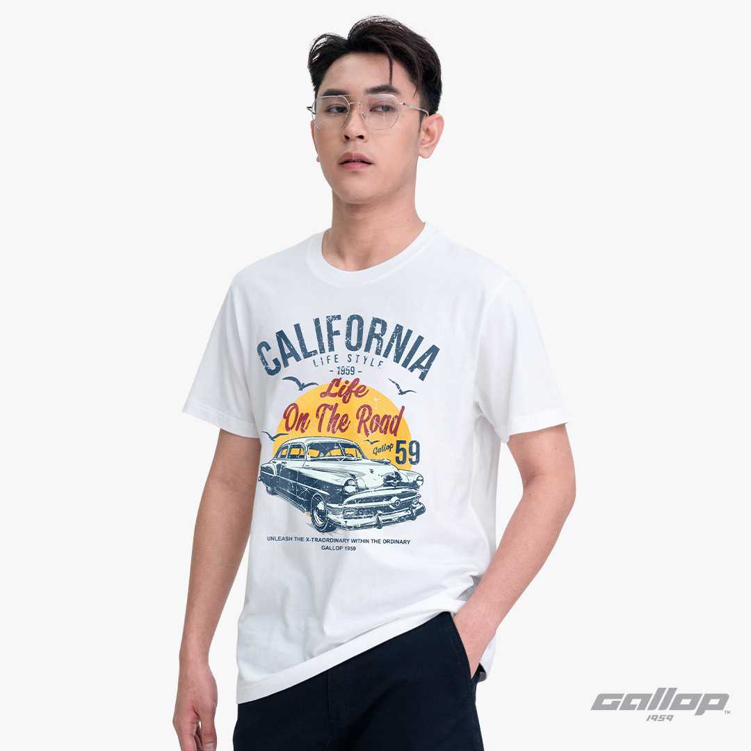 GALLOP : Graphic Tee เสื้อยืดพิมพ์ลาย ผ้าคอตตอนผู้ชาย รุ่น GT9179 สี White - ขาว / ราคาปกติ 890.-