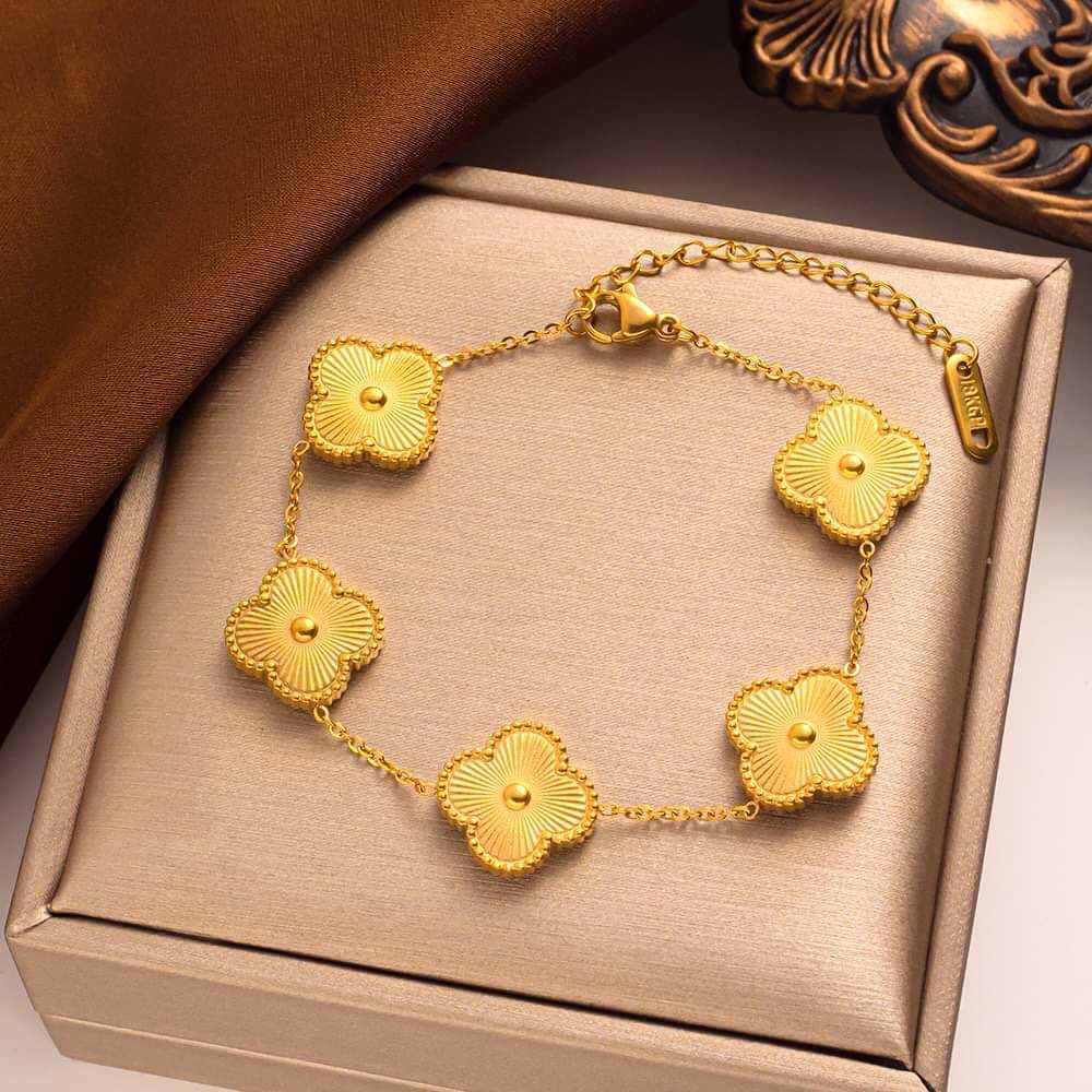 สร้อยข้อมือ Van Cleef สีทอง