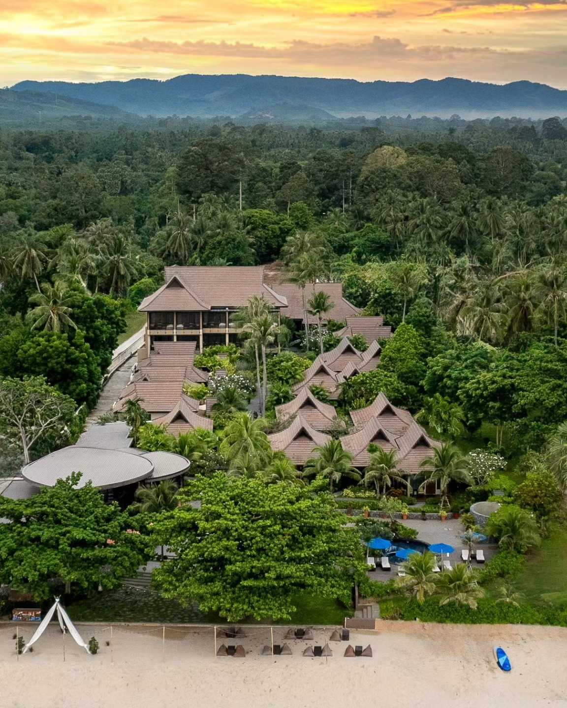 ขนอม บีช รีสอร์ท Khanom Beach Resort นครศรีธรรมราช ห้อง Deluxe Garden View พร้อมอาหารเช้า 2 ท่าน