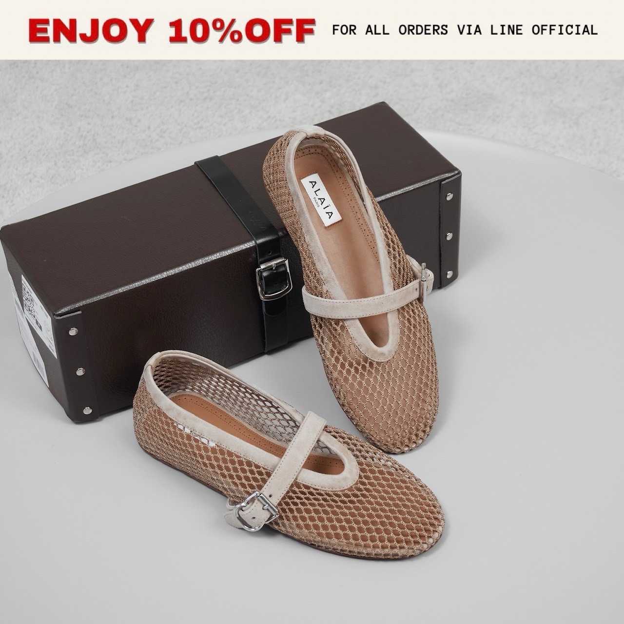 NEW! ALAIA Ballet Flats In Fishnet สี Grege Suede | Shoes