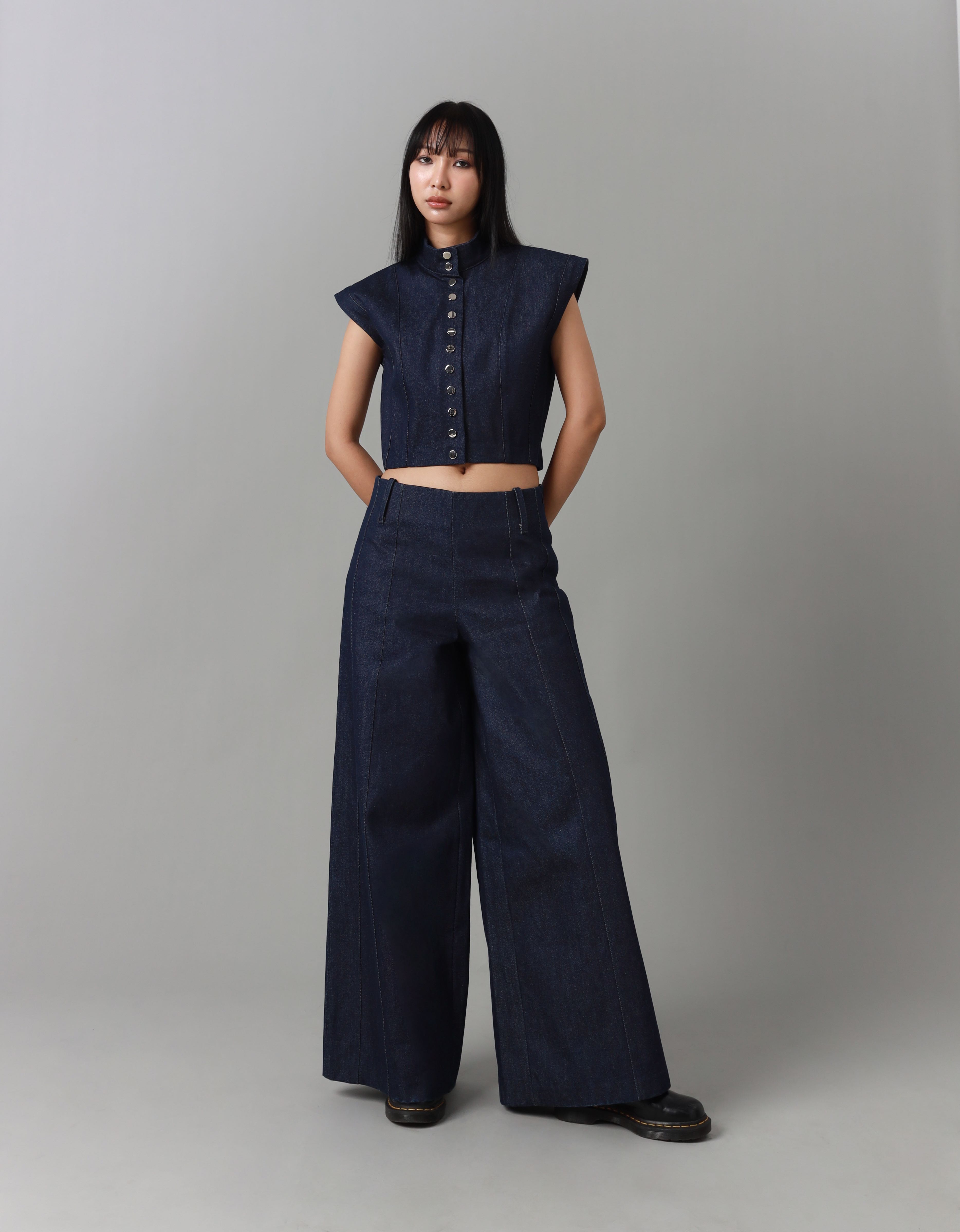 Tailored wide-leg pants กางเกงยีนส์ขาบาน
