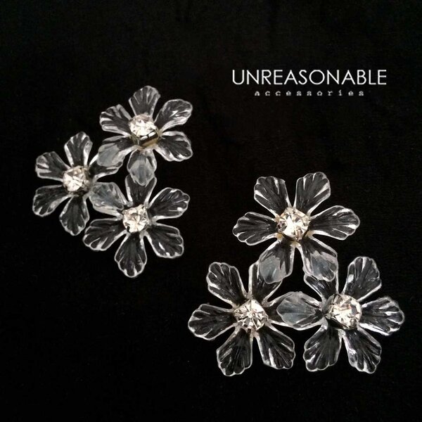 ต่างหูดอกไม้ Acrylic ต่างหูคลิป ต่างหูก้านเงินแท้ น้ำหนักเบา สวยใส่สบาย UA0637-01 Unreasonable Ac...