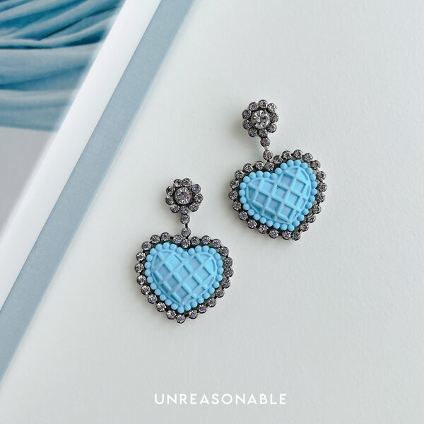 ต่างหูหัวใจ Drop Earrings สีฟ้า ต่างหูคลิป ต่างหูก้านเงินแท้ UA0943-01 Unreasonable Accessories